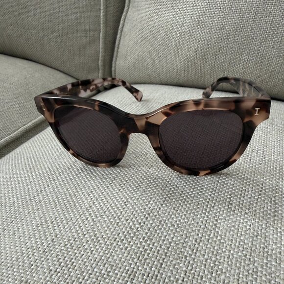 illesteva Sicilia Blush Tortoise Sunglasses EUC main image 4